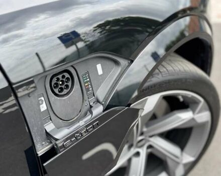 Чорний Ауді SQ8 e-tron, об'ємом двигуна 0 л та пробігом 18 тис. км за 73500 $, фото 19 на Automoto.ua