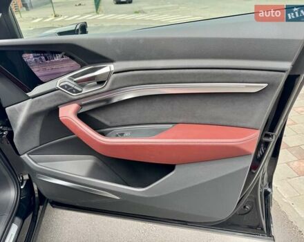 Чорний Ауді SQ8 e-tron, об'ємом двигуна 0 л та пробігом 18 тис. км за 73500 $, фото 76 на Automoto.ua