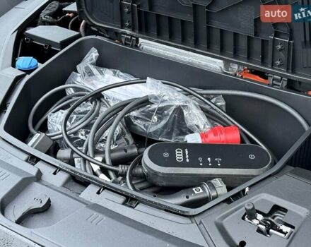 Чорний Ауді SQ8 e-tron, об'ємом двигуна 0 л та пробігом 28 тис. км за 68000 $, фото 23 на Automoto.ua