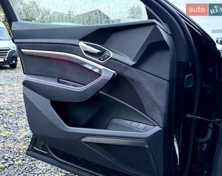 Чорний Ауді SQ8 e-tron, об'ємом двигуна 0 л та пробігом 19 тис. км за 65500 $, фото 28 на Automoto.ua