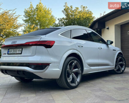 Белый Ауди SQ8 Sportback e-tron, объемом двигателя 0 л и пробегом 60 тыс. км за 83500 $, фото 7 на Automoto.ua