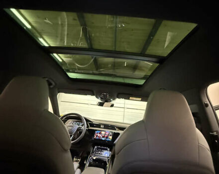 Белый Ауди SQ8 Sportback e-tron, объемом двигателя 0 л и пробегом 60 тыс. км за 83500 $, фото 15 на Automoto.ua