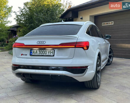 Белый Ауди SQ8 Sportback e-tron, объемом двигателя 0 л и пробегом 60 тыс. км за 83500 $, фото 5 на Automoto.ua