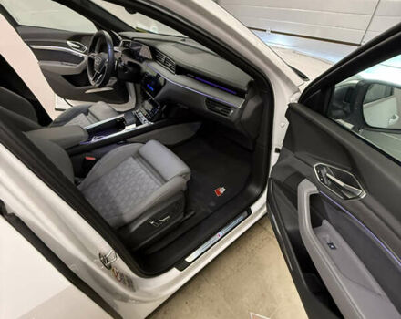 Белый Ауди SQ8 Sportback e-tron, объемом двигателя 0 л и пробегом 60 тыс. км за 83500 $, фото 21 на Automoto.ua