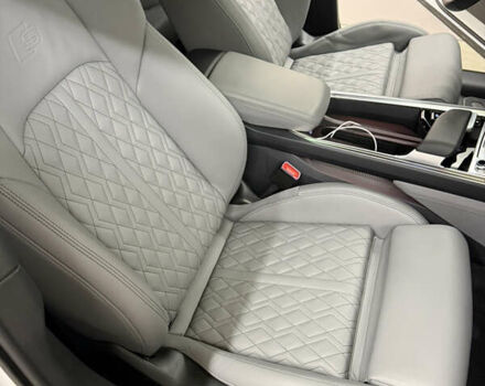 Белый Ауди SQ8 Sportback e-tron, объемом двигателя 0 л и пробегом 60 тыс. км за 85000 $, фото 19 на Automoto.ua