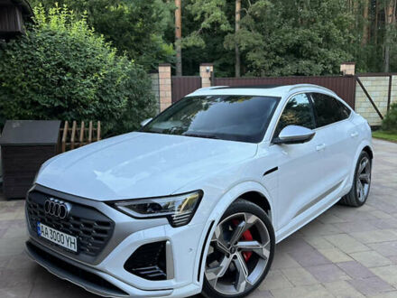 Ауди SQ8 Sportback e-tron 2023 в Киеве на Automoto.ua Белый Ауди SQ8 Sportback e-tron, объемом двигателя 0 л и пробегом 60 тыс. км за 85000 $, фото 1 на Automoto.ua
