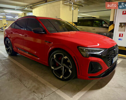 Красный Ауди SQ8 Sportback e-tron, объемом двигателя 0 л и пробегом 27 тыс. км за 72000 $, фото 6 на Automoto.ua
