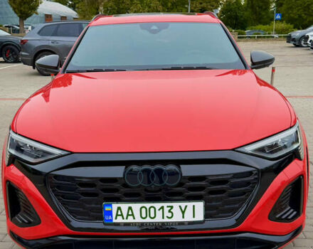 Красный Ауди SQ8 Sportback e-tron, объемом двигателя 0 л и пробегом 27 тыс. км за 72000 $, фото 5 на Automoto.ua