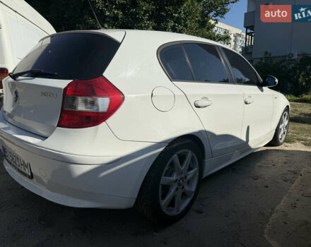 Белый БМВ 1 Серия, объемом двигателя 2 л и пробегом 225 тыс. км за 6300 $, фото 3 на Automoto.ua