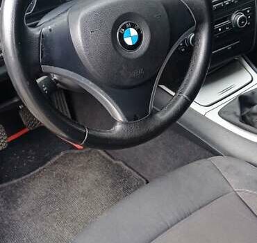 БМВ 1 Серия 2009 в Лубнах на Automoto.ua Белый БМВ 1 Серия, объемом двигателя 2 л и пробегом 205 тыс. км за 7000 $, фото 10 на Automoto.ua