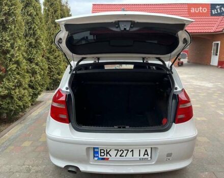 Белый БМВ 1 Серия, объемом двигателя 2 л и пробегом 165 тыс. км за 7800 $, фото 56 на Automoto.ua