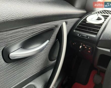 Белый БМВ 1 Серия, объемом двигателя 2 л и пробегом 165 тыс. км за 7800 $, фото 35 на Automoto.ua