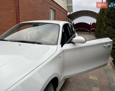 Белый БМВ 1 Серия, объемом двигателя 2 л и пробегом 165 тыс. км за 7800 $, фото 43 на Automoto.ua