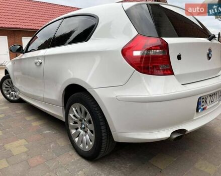 Белый БМВ 1 Серия, объемом двигателя 2 л и пробегом 165 тыс. км за 7800 $, фото 6 на Automoto.ua