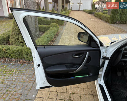 Белый БМВ 1 Серия, объемом двигателя 2 л и пробегом 198 тыс. км за 6200 $, фото 15 на Automoto.ua