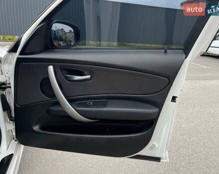 Белый БМВ 1 Серия, объемом двигателя 2 л и пробегом 207 тыс. км за 7900 $, фото 61 на Automoto.ua