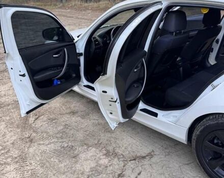 Білий БМВ 1 Серія, об'ємом двигуна 2 л та пробігом 208 тис. км за 8600 $, фото 8 на Automoto.ua