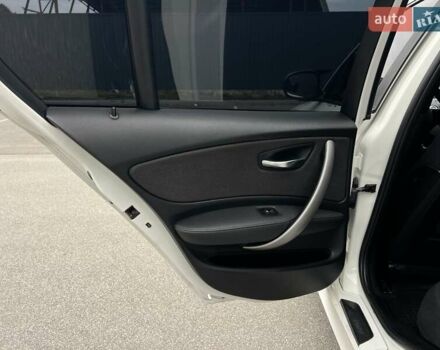 Белый БМВ 1 Серия, объемом двигателя 2 л и пробегом 207 тыс. км за 7900 $, фото 48 на Automoto.ua