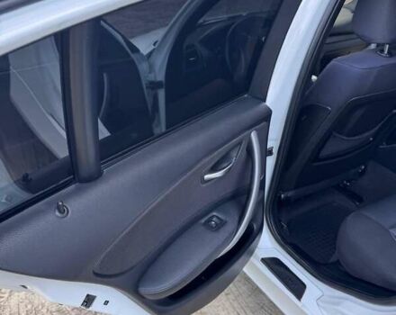 Білий БМВ 1 Серія, об'ємом двигуна 2 л та пробігом 208 тис. км за 8600 $, фото 7 на Automoto.ua