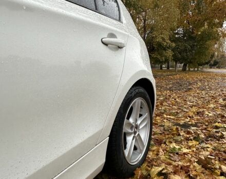 Білий БМВ 1 Серія, об'ємом двигуна 2 л та пробігом 127 тис. км за 8500 $, фото 6 на Automoto.ua