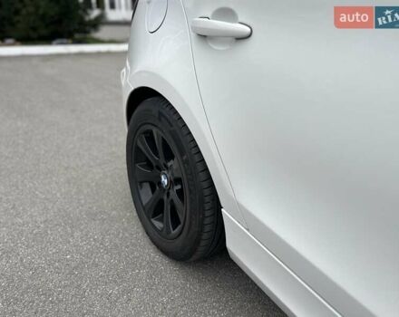 Белый БМВ 1 Серия, объемом двигателя 2 л и пробегом 207 тыс. км за 7900 $, фото 13 на Automoto.ua