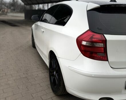 Білий БМВ 1 Серія, об'ємом двигуна 2 л та пробігом 230 тис. км за 7500 $, фото 4 на Automoto.ua