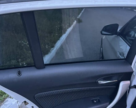 Белый БМВ 1 Серия, объемом двигателя 1.5 л и пробегом 217 тыс. км за 12800 $, фото 23 на Automoto.ua