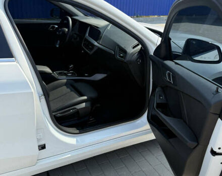 Белый БМВ 1 Серия, объемом двигателя 2 л и пробегом 38 тыс. км за 22700 $, фото 6 на Automoto.ua