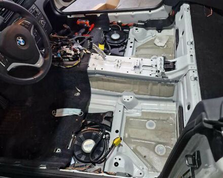 Білий БМВ 1 Серія, об'ємом двигуна 3 л та пробігом 24 тис. км за 13700 $, фото 15 на Automoto.ua