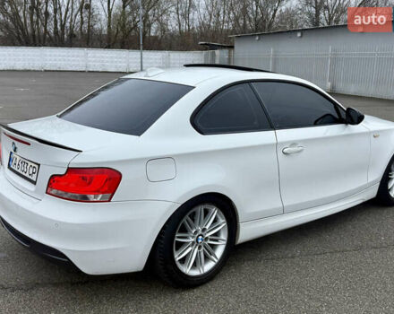 Белый БМВ 1 Серия, объемом двигателя 3 л и пробегом 136 тыс. км за 9300 $, фото 6 на Automoto.ua