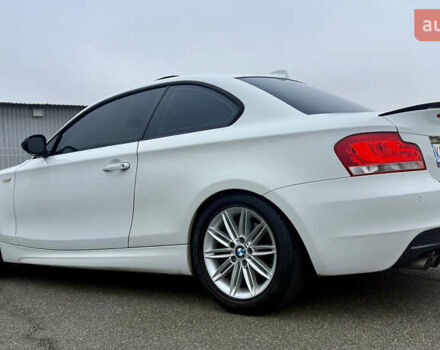 Белый БМВ 1 Серия, объемом двигателя 3 л и пробегом 136 тыс. км за 9300 $, фото 4 на Automoto.ua