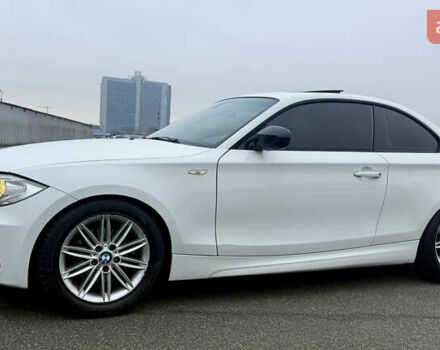 Белый БМВ 1 Серия, объемом двигателя 3 л и пробегом 136 тыс. км за 9300 $, фото 2 на Automoto.ua