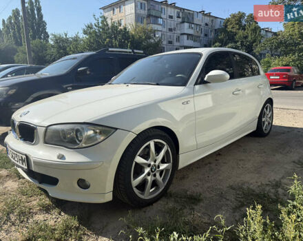 Белый БМВ 1 Серия, объемом двигателя 2 л и пробегом 225 тыс. км за 6300 $, фото 1 на Automoto.ua