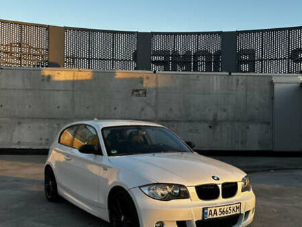 Белый БМВ 1 Серия, объемом двигателя 1.6 л и пробегом 218 тыс. км за 6000 $, фото 1 на Automoto.ua