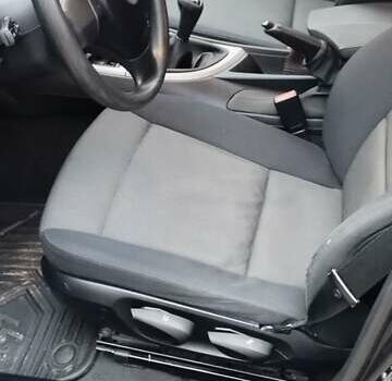 Черный БМВ 1 Серия, объемом двигателя 2 л и пробегом 205 тыс. км за 5600 $, фото 12 на Automoto.ua