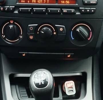 Черный БМВ 1 Серия, объемом двигателя 2 л и пробегом 205 тыс. км за 5600 $, фото 25 на Automoto.ua