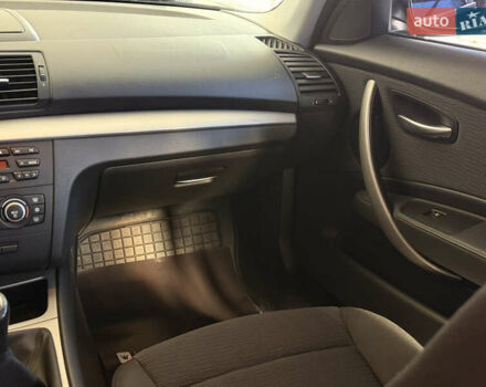 Черный БМВ 1 Серия, объемом двигателя 2 л и пробегом 258 тыс. км за 6200 $, фото 17 на Automoto.ua