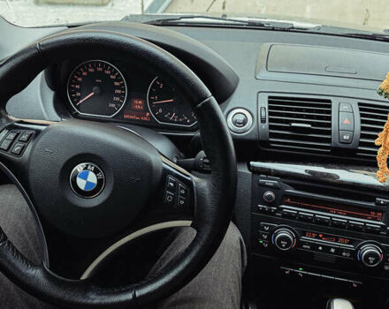 Черный БМВ 1 Серия, объемом двигателя 2 л и пробегом 87 тыс. км за 10500 $, фото 4 на Automoto.ua