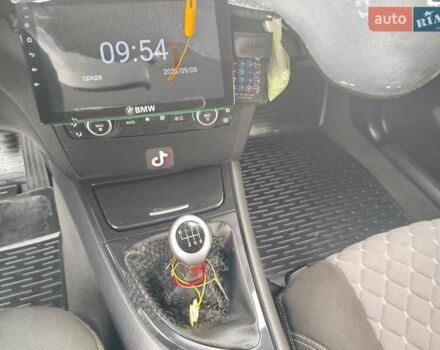 Чорний БМВ 1 Серія, об'ємом двигуна 2 л та пробігом 227 тис. км за 5600 $, фото 6 на Automoto.ua