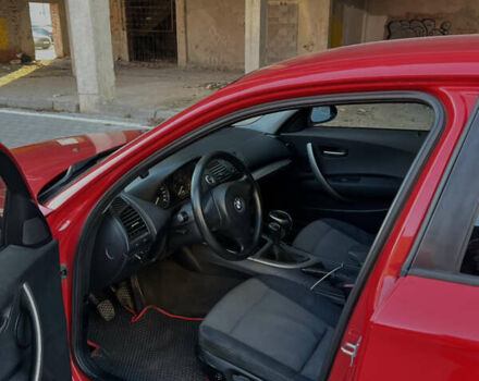 Красный БМВ 1 Серия, объемом двигателя 2 л и пробегом 295 тыс. км за 6800 $, фото 16 на Automoto.ua