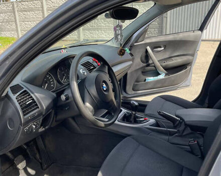 Серый БМВ 1 Серия, объемом двигателя 2 л и пробегом 230 тыс. км за 5500 $, фото 5 на Automoto.ua