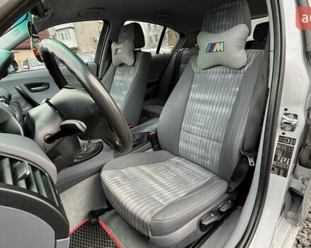 Серый БМВ 1 Серия, объемом двигателя 2 л и пробегом 192 тыс. км за 7000 $, фото 15 на Automoto.ua