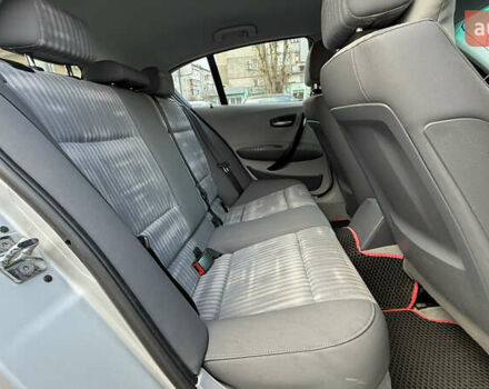 Серый БМВ 1 Серия, объемом двигателя 2 л и пробегом 192 тыс. км за 7000 $, фото 25 на Automoto.ua