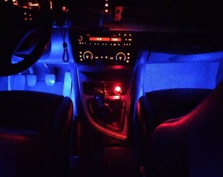 Серый БМВ 1 Серия, объемом двигателя 2 л и пробегом 290 тыс. км за 6000 $, фото 7 на Automoto.ua