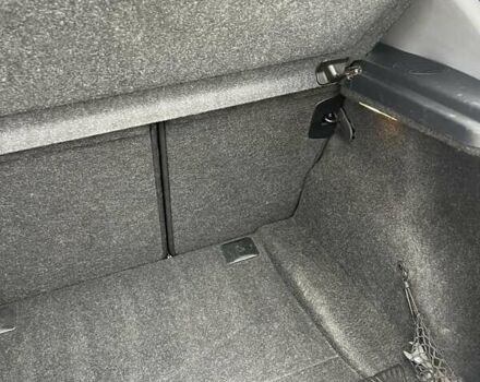 Серый БМВ 1 Серия, объемом двигателя 2 л и пробегом 259 тыс. км за 6800 $, фото 9 на Automoto.ua