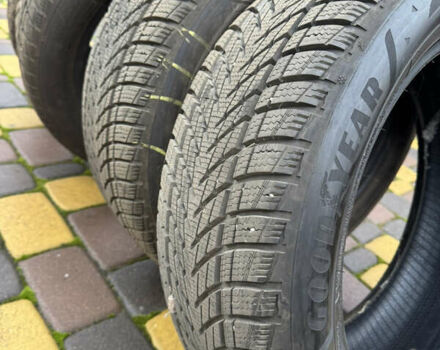 Серый БМВ 1 Серия, объемом двигателя 2 л и пробегом 335 тыс. км за 8800 $, фото 59 на Automoto.ua