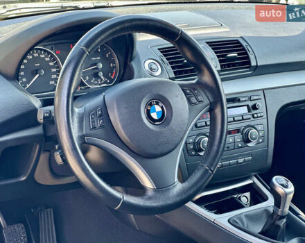 Серый БМВ 1 Серия, объемом двигателя 2 л и пробегом 135 тыс. км за 7900 $, фото 11 на Automoto.ua