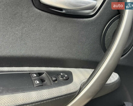 Синий БМВ 1 Серия, объемом двигателя 2 л и пробегом 299 тыс. км за 4999 $, фото 47 на Automoto.ua