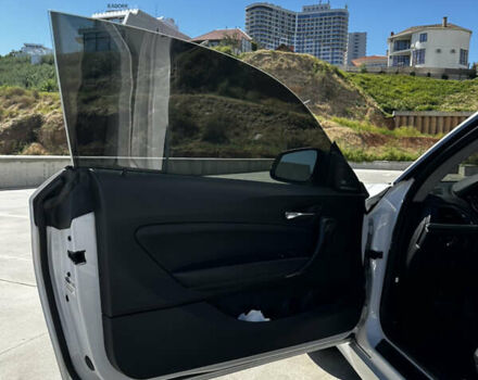 Белый БМВ 2 Серия, объемом двигателя 3 л и пробегом 119 тыс. км за 15000 $, фото 8 на Automoto.ua