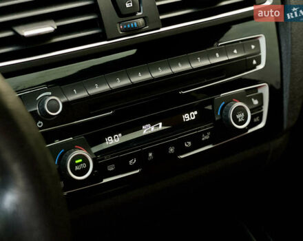 Белый БМВ 2 Серия, объемом двигателя 2 л и пробегом 111 тыс. км за 18000 $, фото 24 на Automoto.ua